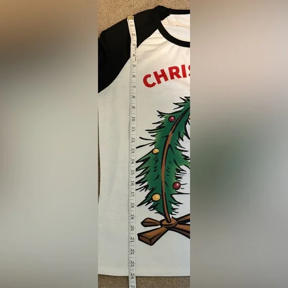 Woman’s size small grinch top. - Picture 4 of 6